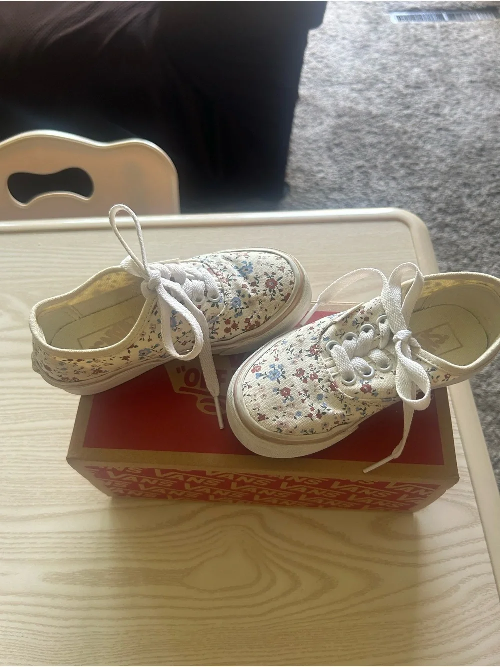 Vans Kids White Floral Lace-Up Sneakers with Blue and Pink Accents